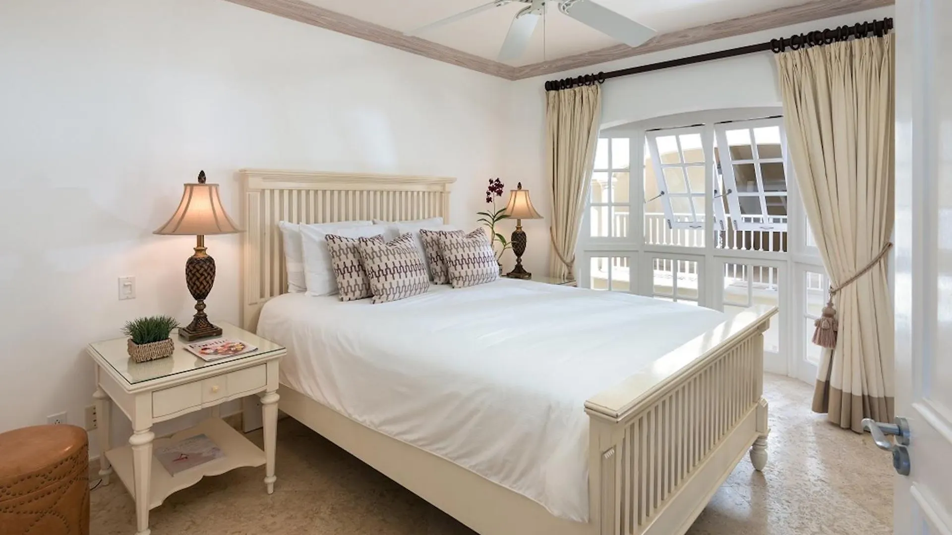 Royal Apartments 2 Bedrooms Communal Pool セントジェームス
