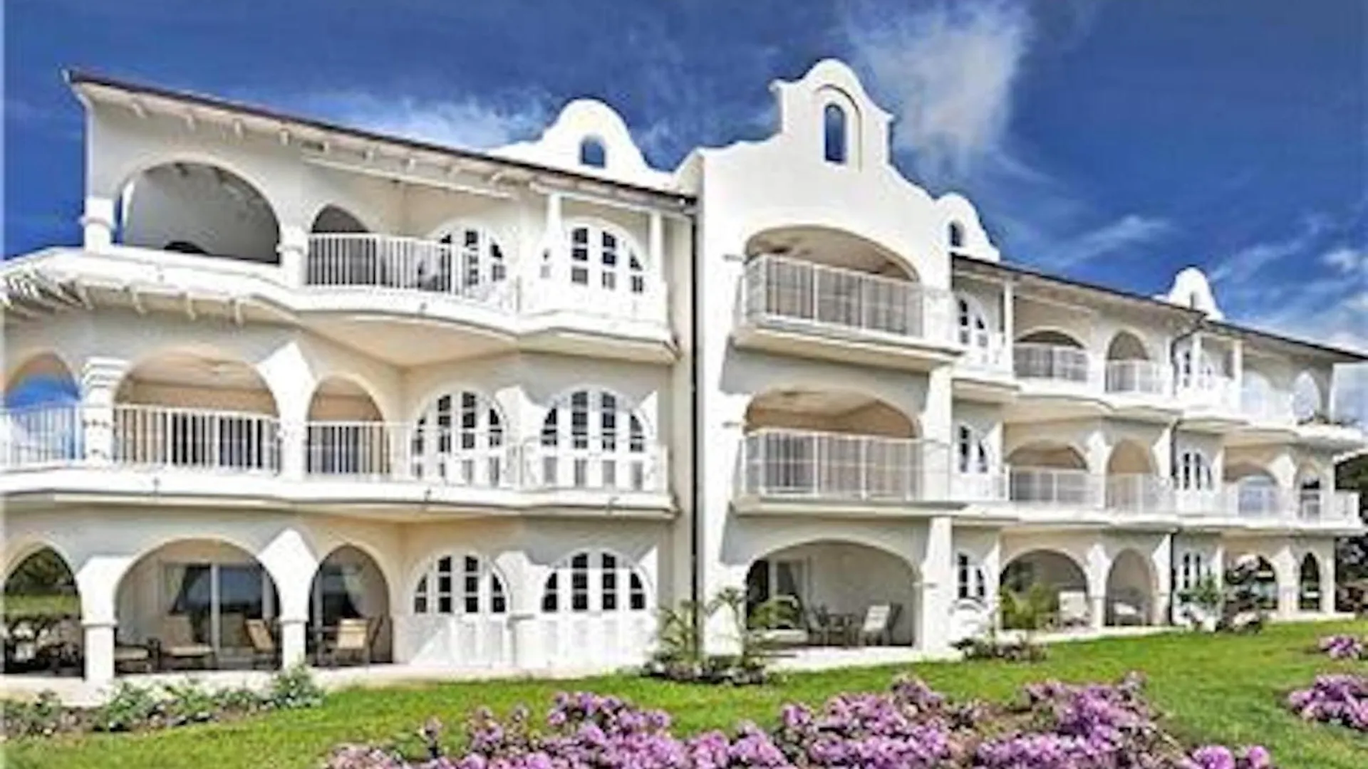 Royal Apartments 2 Bedrooms Communal Pool セントジェームス
