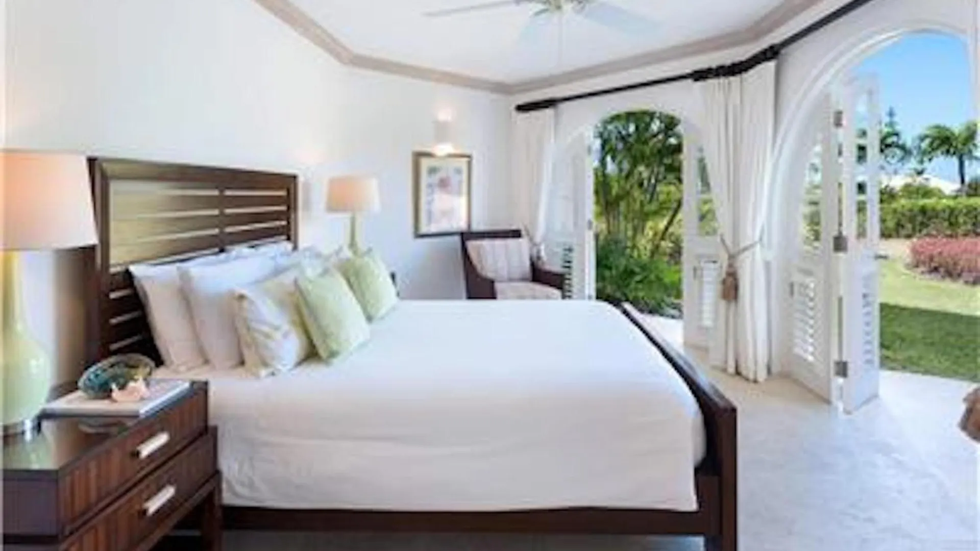 Royal Apartments 2 Bedrooms Communal Pool سانت جيمس