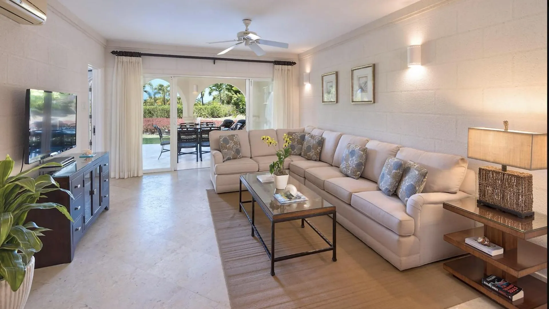 Royal Apartments 2 Bedrooms Communal Pool سانت جيمس