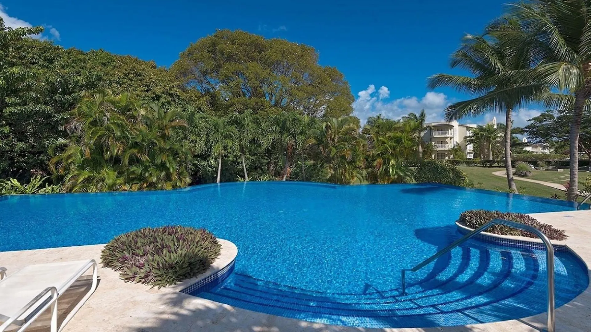 Royal Apartments 2 Bedrooms Communal Pool سانت جيمس 0*,